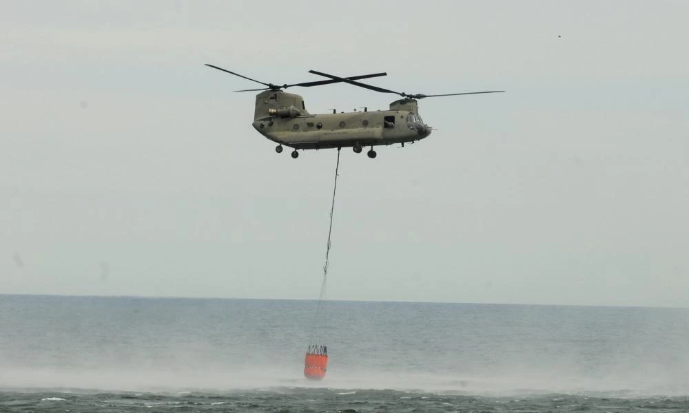 Οι ΗΠΑ ετοιμάζονται να στείλουν Chinook στην Τουρκία: ''Θα σας βοηθήσουμε στην μάχη με τις φλόγες''